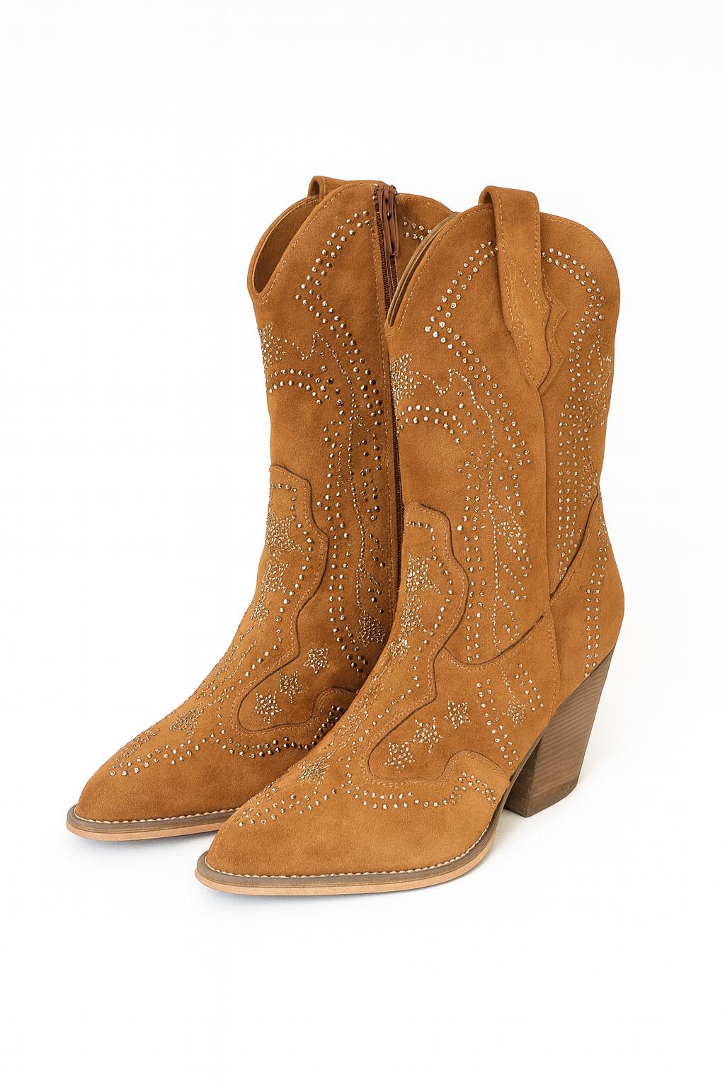 Bota castanha com brilhantes