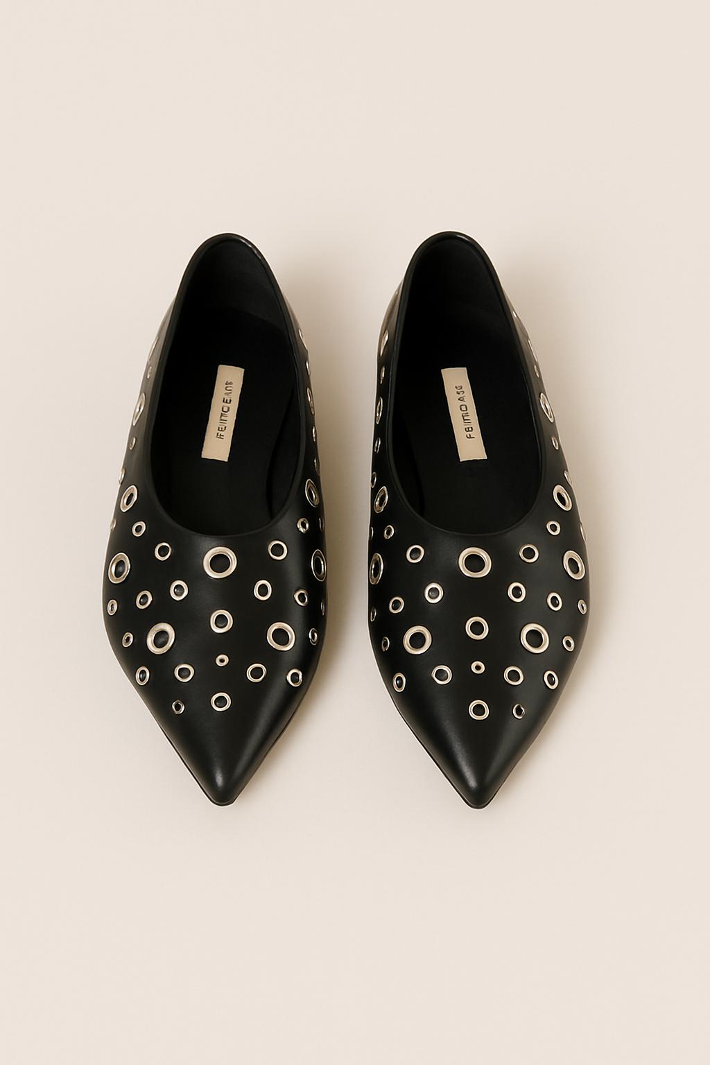 Sapato bailarina com tachas