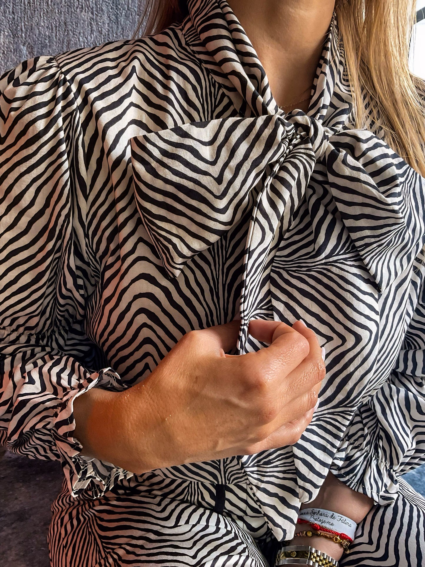 Camisa zebra de cor preto
