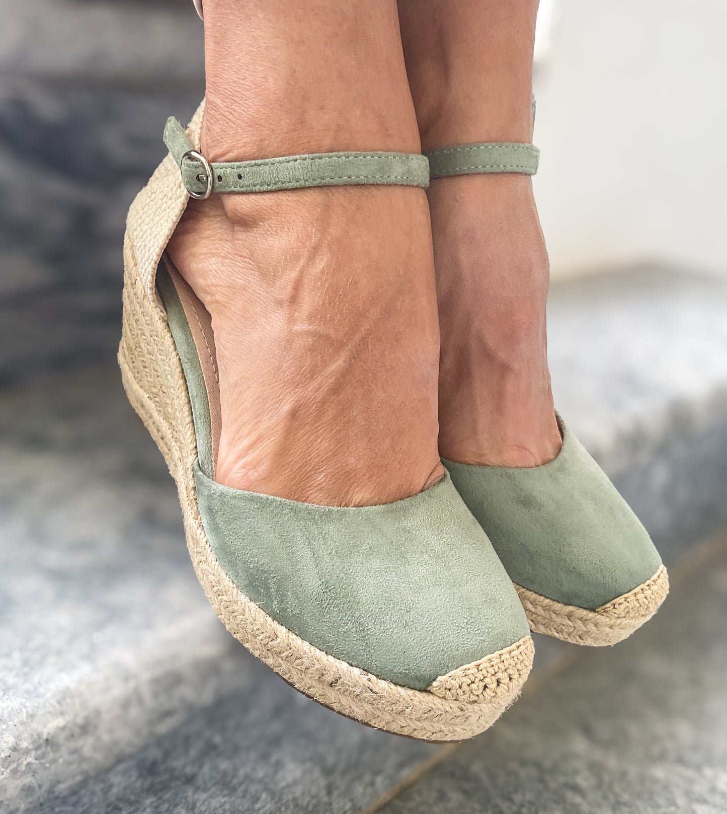 Sapato de cunha alta em cor verde