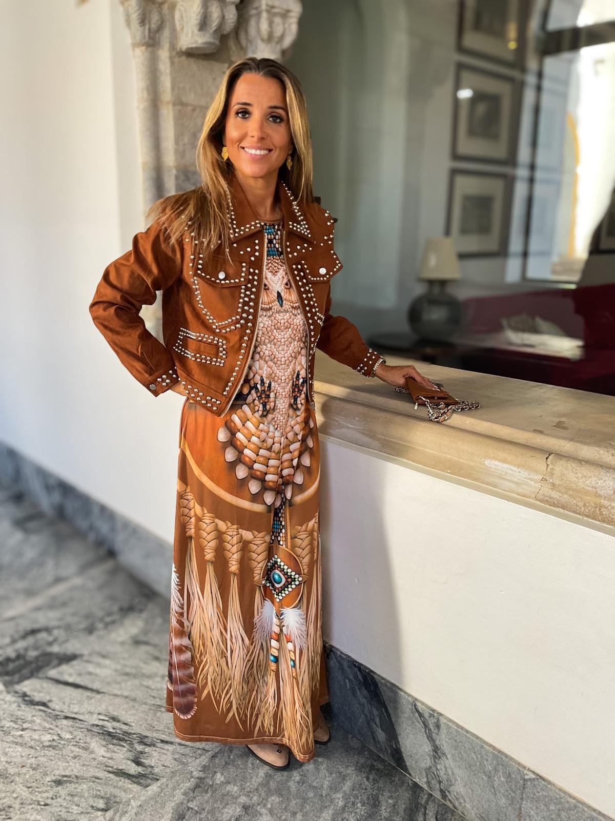 Casaco de camel com tachas