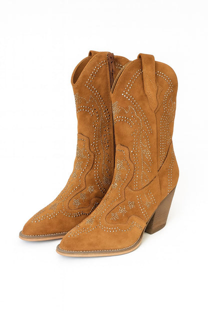 Bota castanha com brilhantes