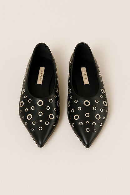 Sapato bailarina com tachas