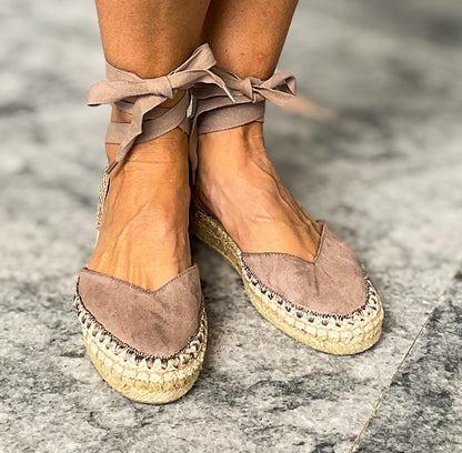 Sapato de corda em cor bege