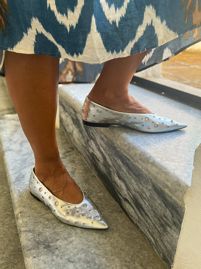 Sapato bailarina prata com tachas